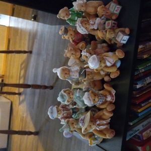 A lot of 17 cherished bears